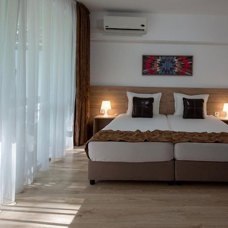 Ariana Hotel Kiten  Exterior photo