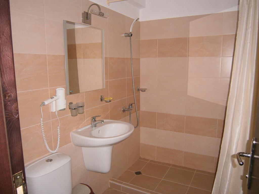 Ariana Hotel Kiten  Room photo