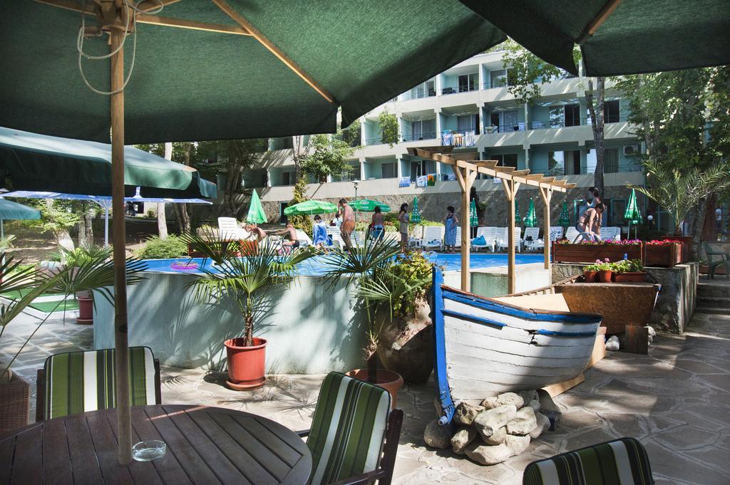 Ariana Hotel Kiten  Exterior photo